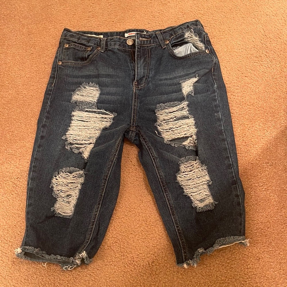 DISTRESSED BERMUDA SHORTS